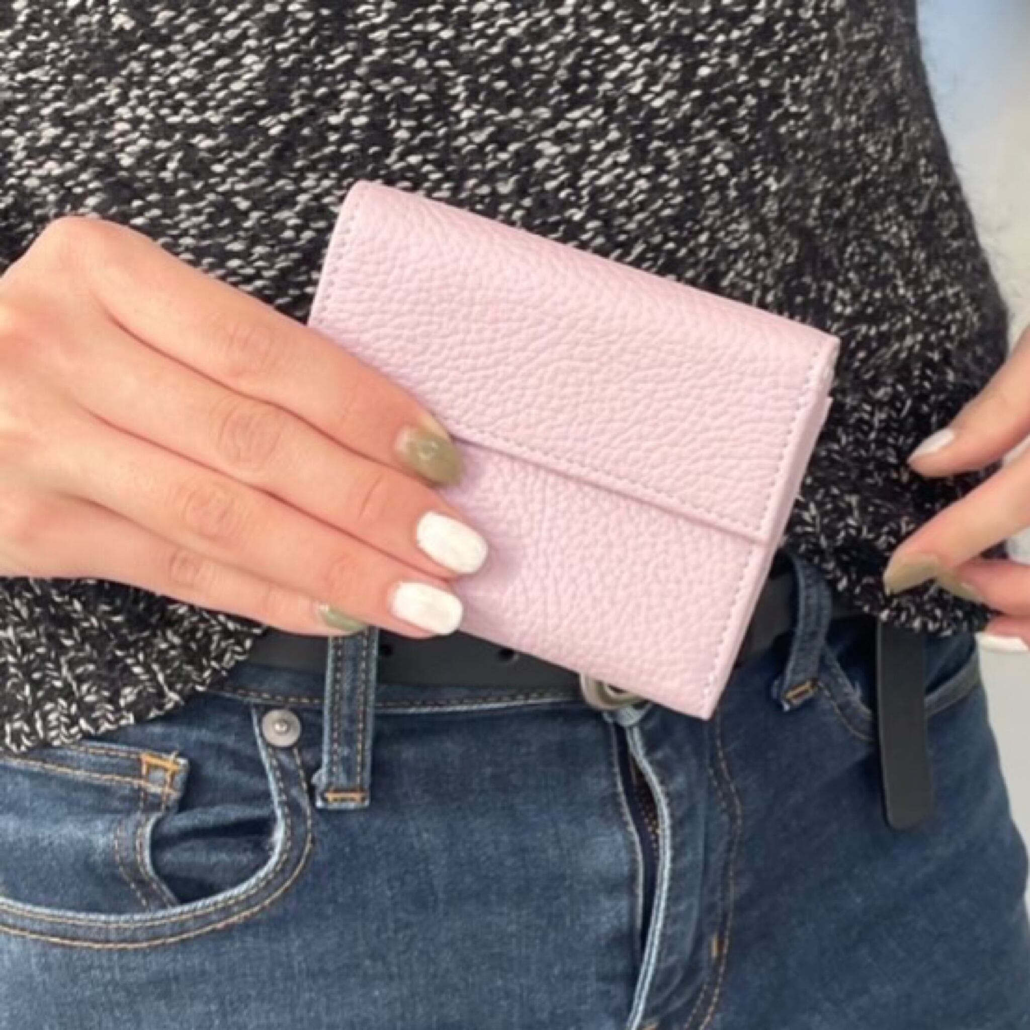 22 8月コミュニティー会員限定 ミニ財布 イタリアンレザー 雑誌anan Crea掲載商品 ドット柄 が見えて可愛い メインウォレットになれる 三つ折り財布 イニシャル刻印可能 Belllabell ベルラベル