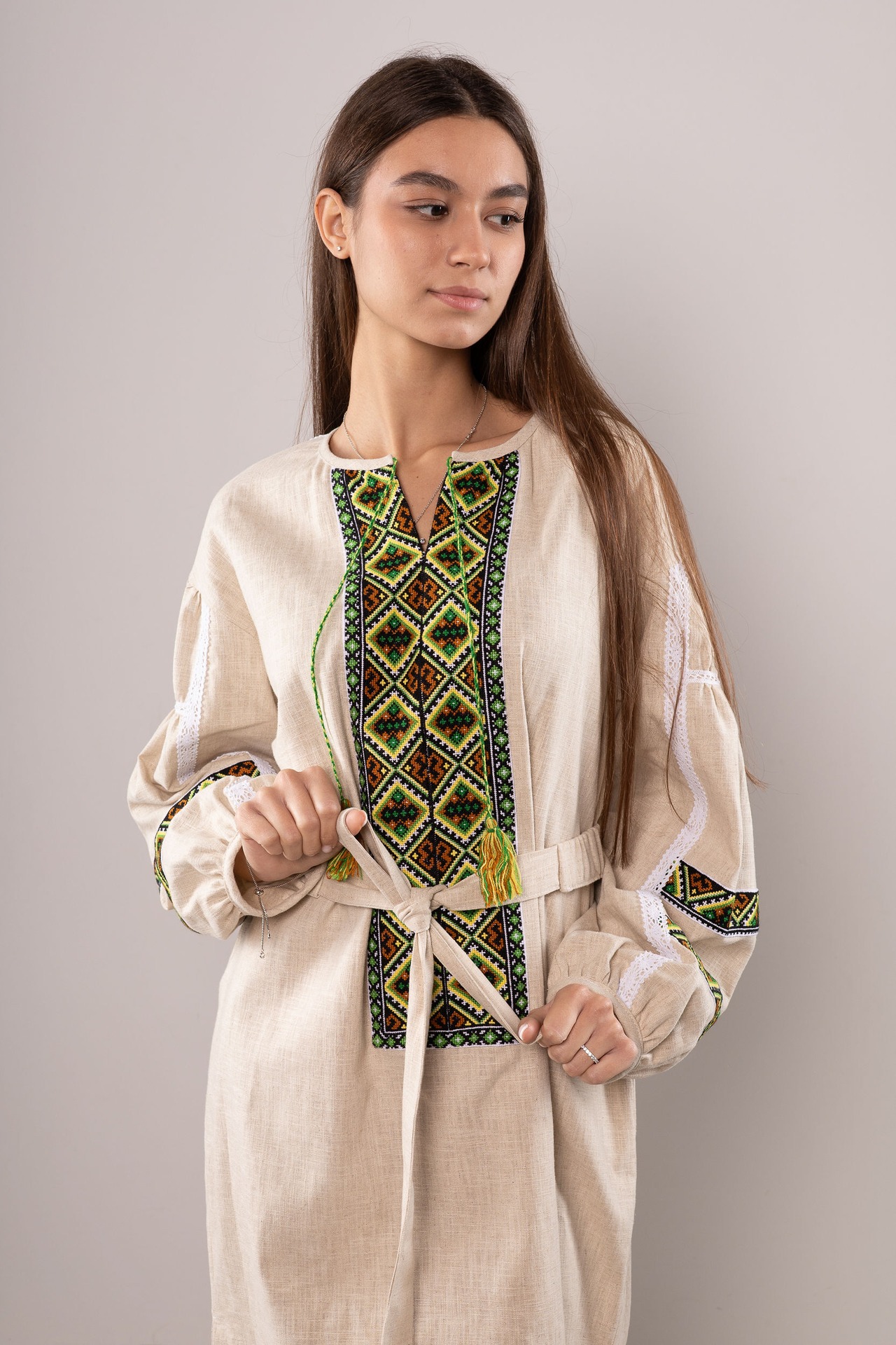 ウクライナ刺繍ヴィシヴァンカ クロスステッチ　手刺繍　ブラウス　麻　レディース・フリーサイズ - 3