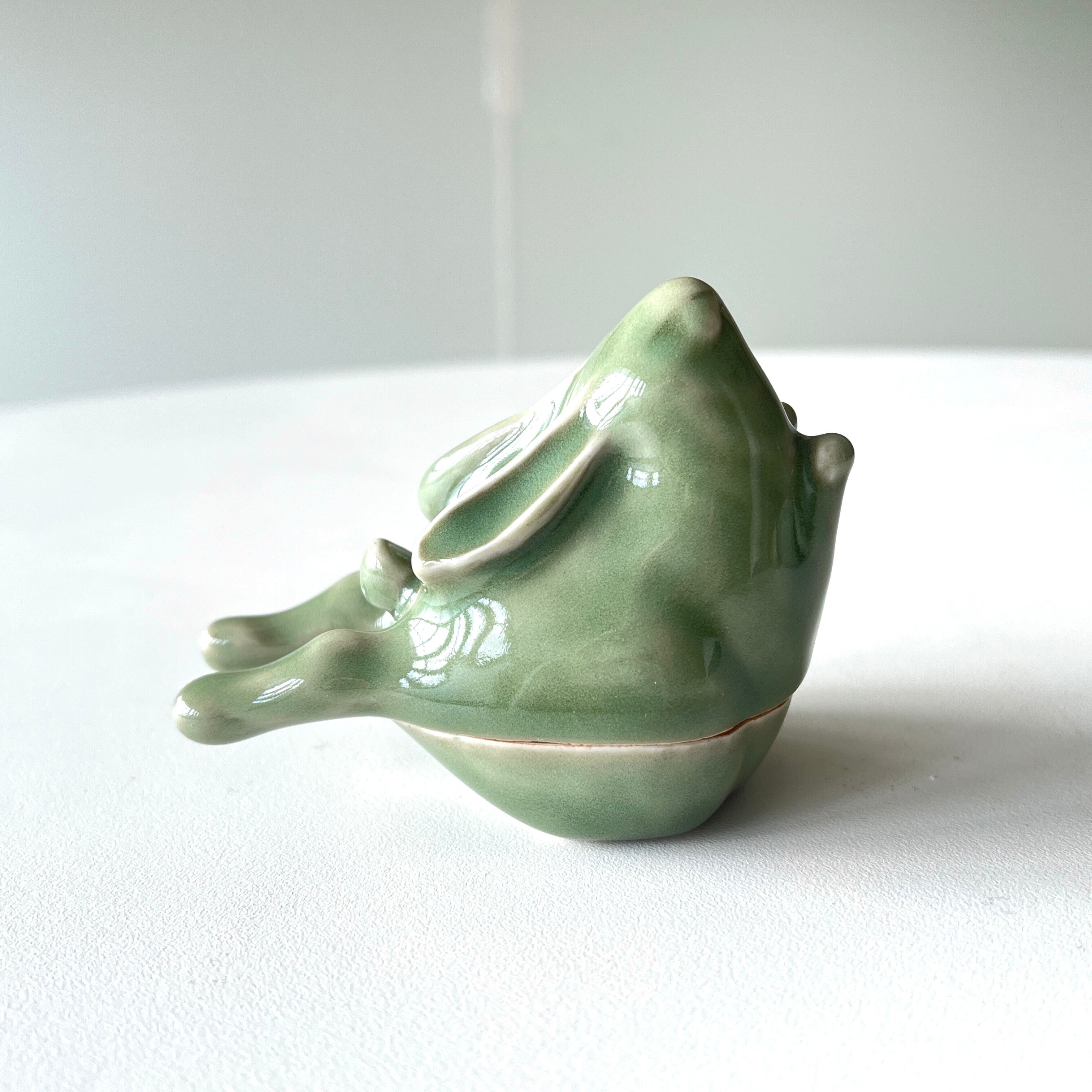 0415]三田青磁 香合 跳卯 | 三田陶芸の森。