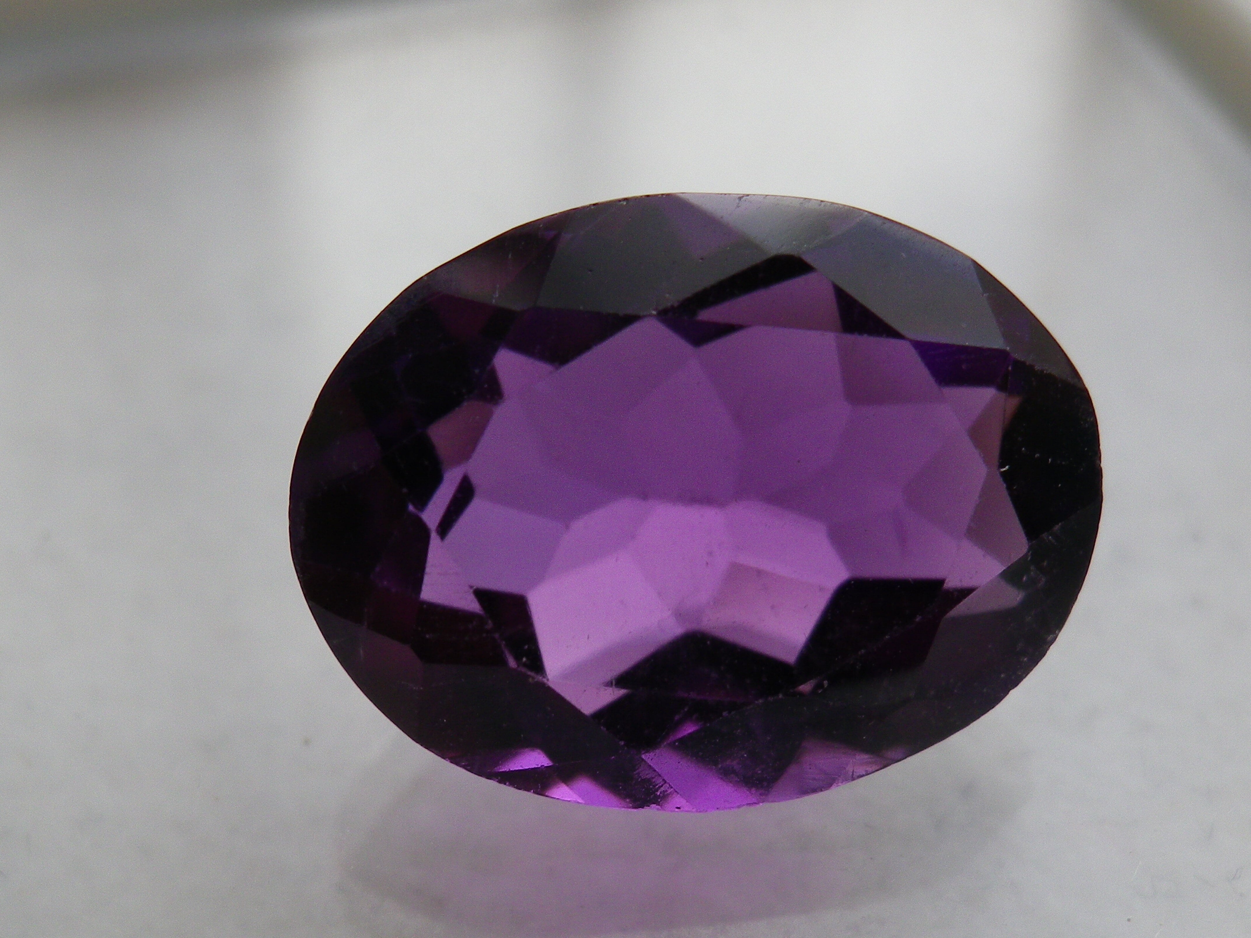 スリランカ産非加熱天然レデイッシュパープルルース