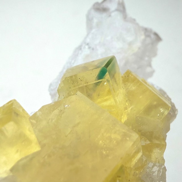 フローライト / クォーツ【Fluorite with Quartz】フランス産