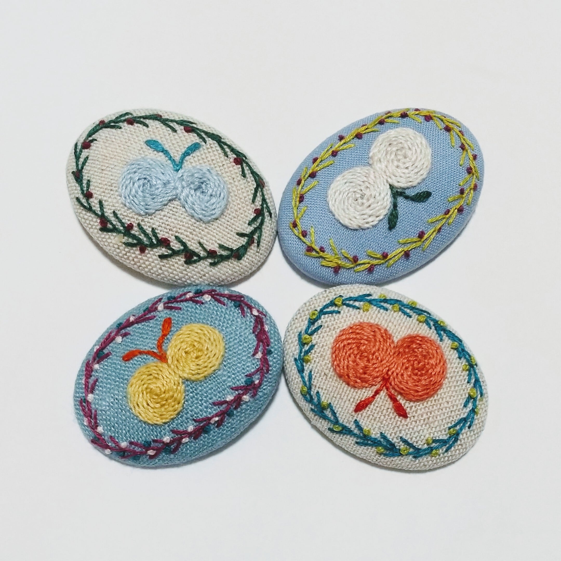 北欧風ちょうちょの刺繍ブローチ【hokuo】h26 | j.couture