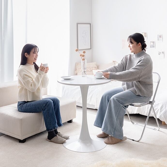 カフェテーブル　ホワイト　折りたたみ椅子　クリアチェア カフェテーブル2点セット イームズクリアチェアタイプ カフェテーブル