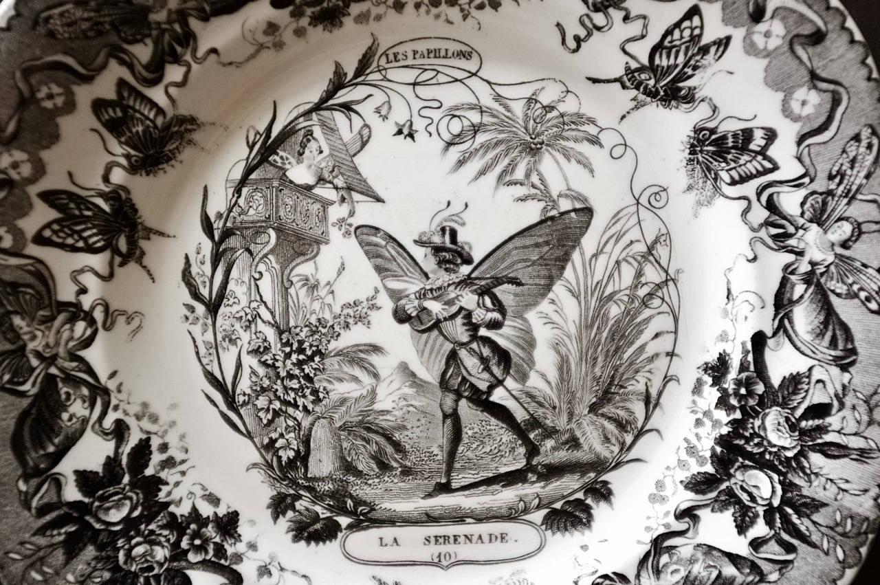1840s~ Creil et Montereau LES PAPILLONS グランヴィル的蝶々人間のプレートc アンティーク
