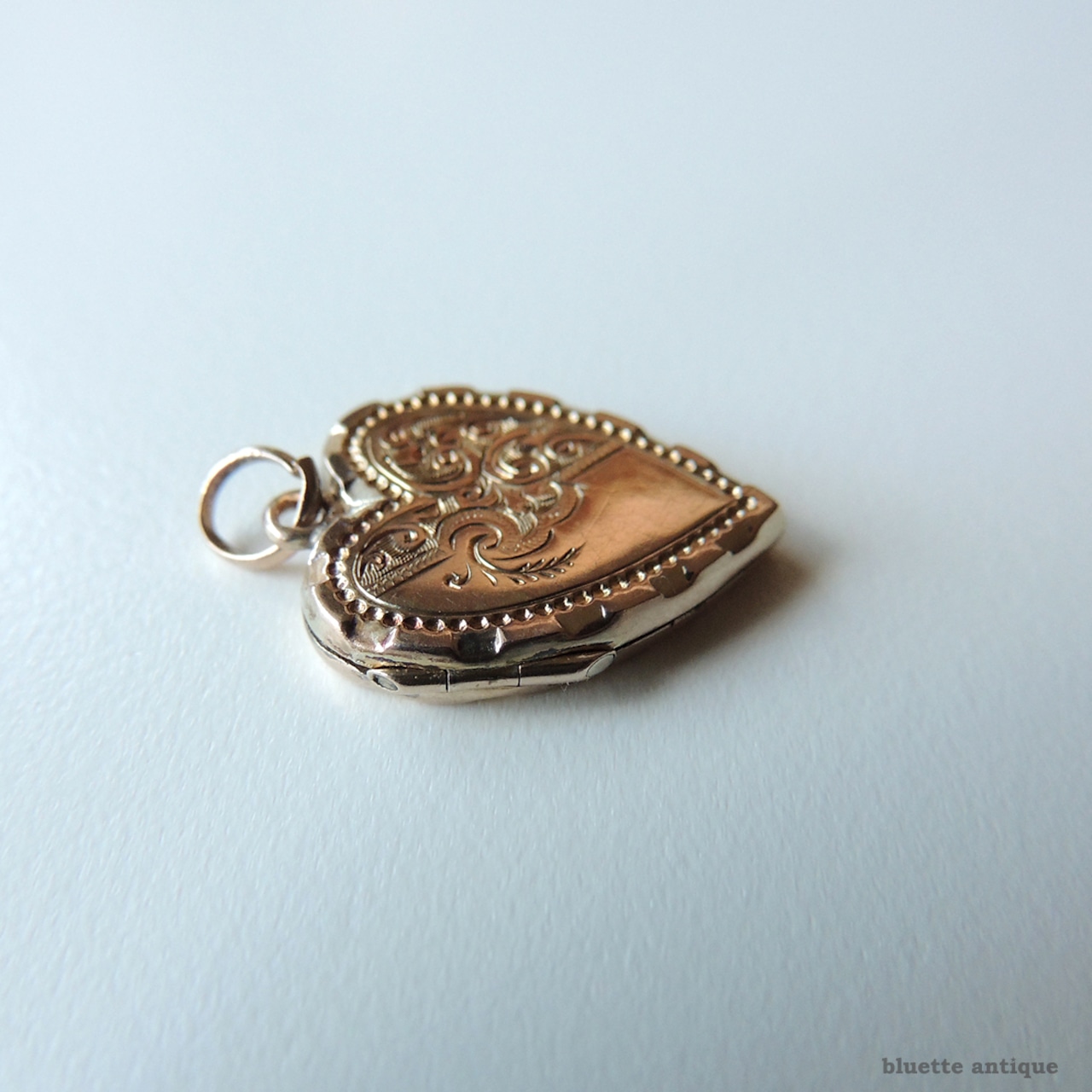 アンティーク 9ctゴールド back and front アカンサス ハート ロケット