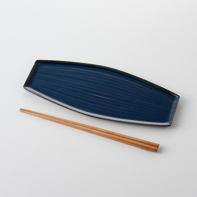 洸琳釉彩 線彫長角皿 25cm