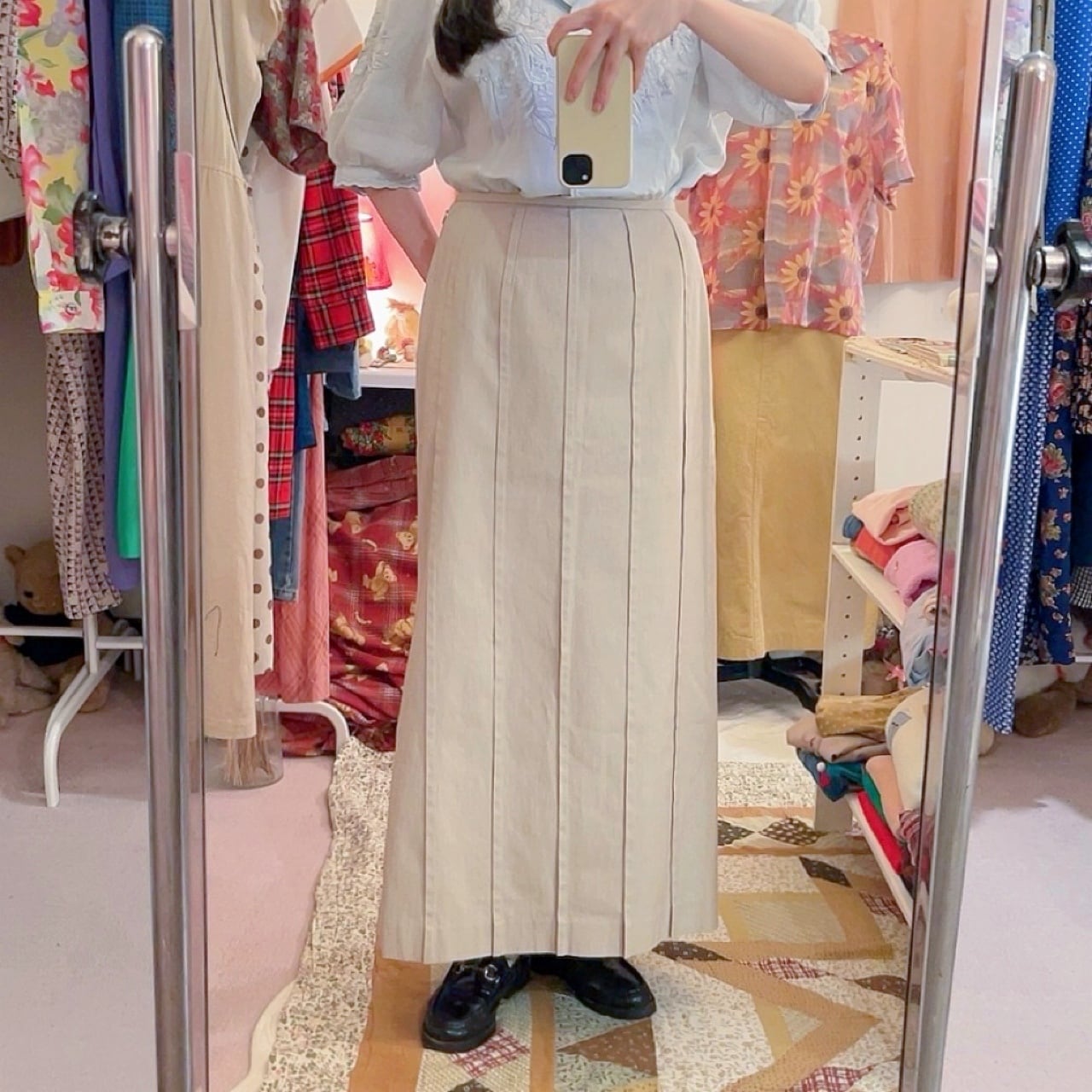 beige pleats side slit long skirt