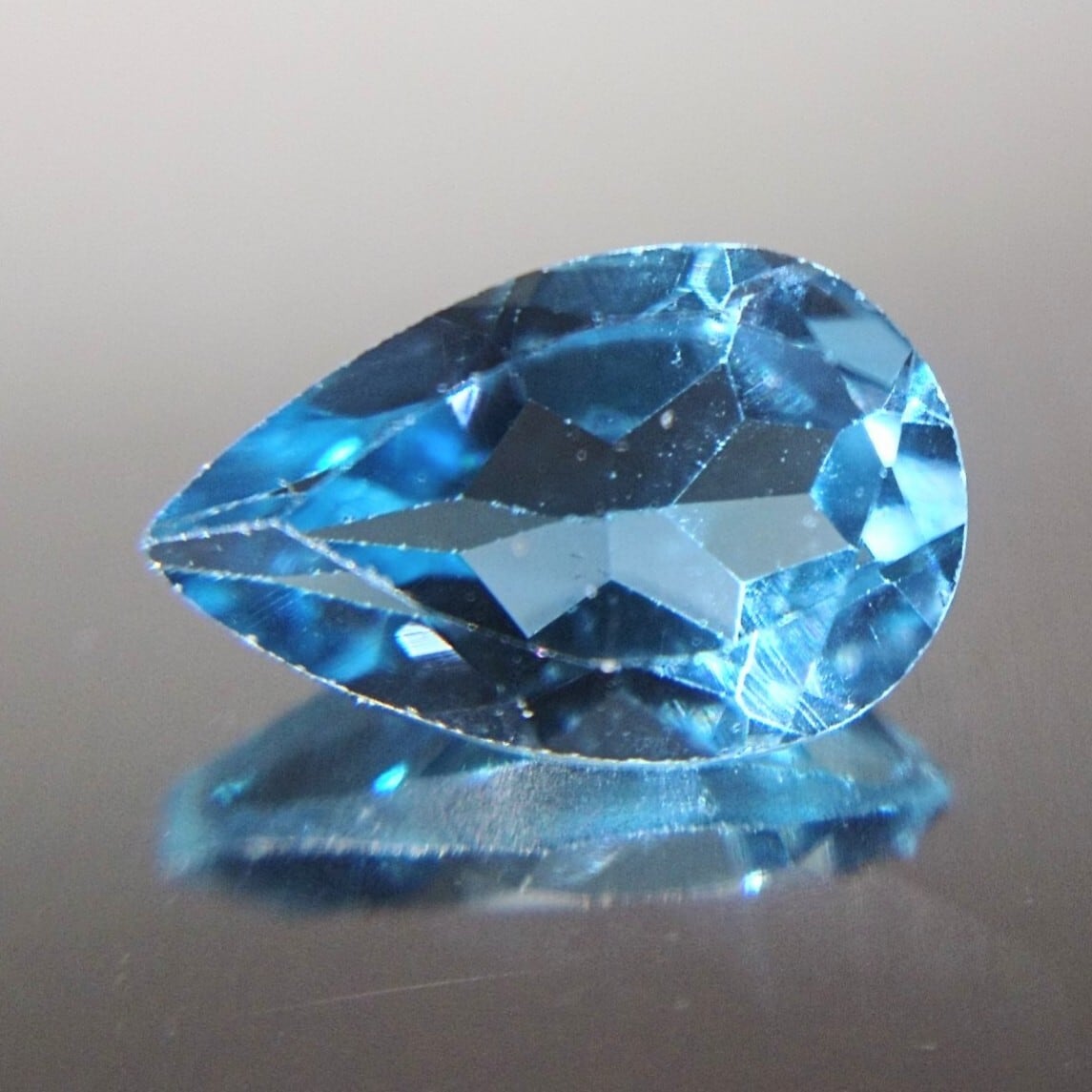 ロンドンブルートパーズ　ルース 約2.95ct 【320】