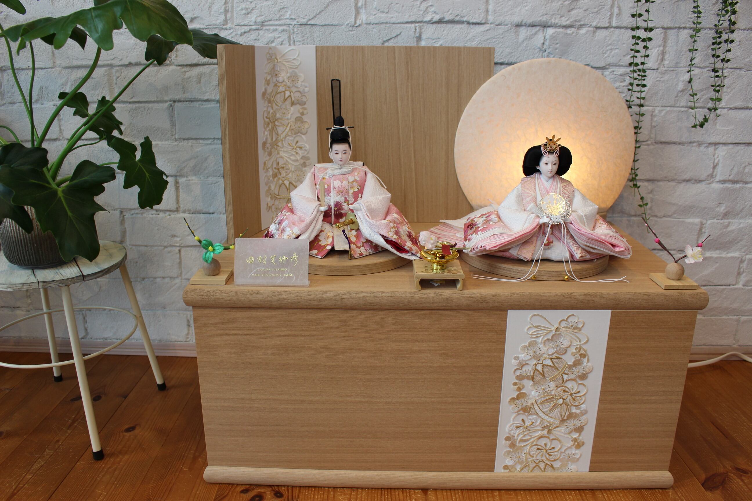 雛人形 Chouette/素敵な 田村芙紗彦「白枝桜」収納飾りW65 | SHIMADA DOLL