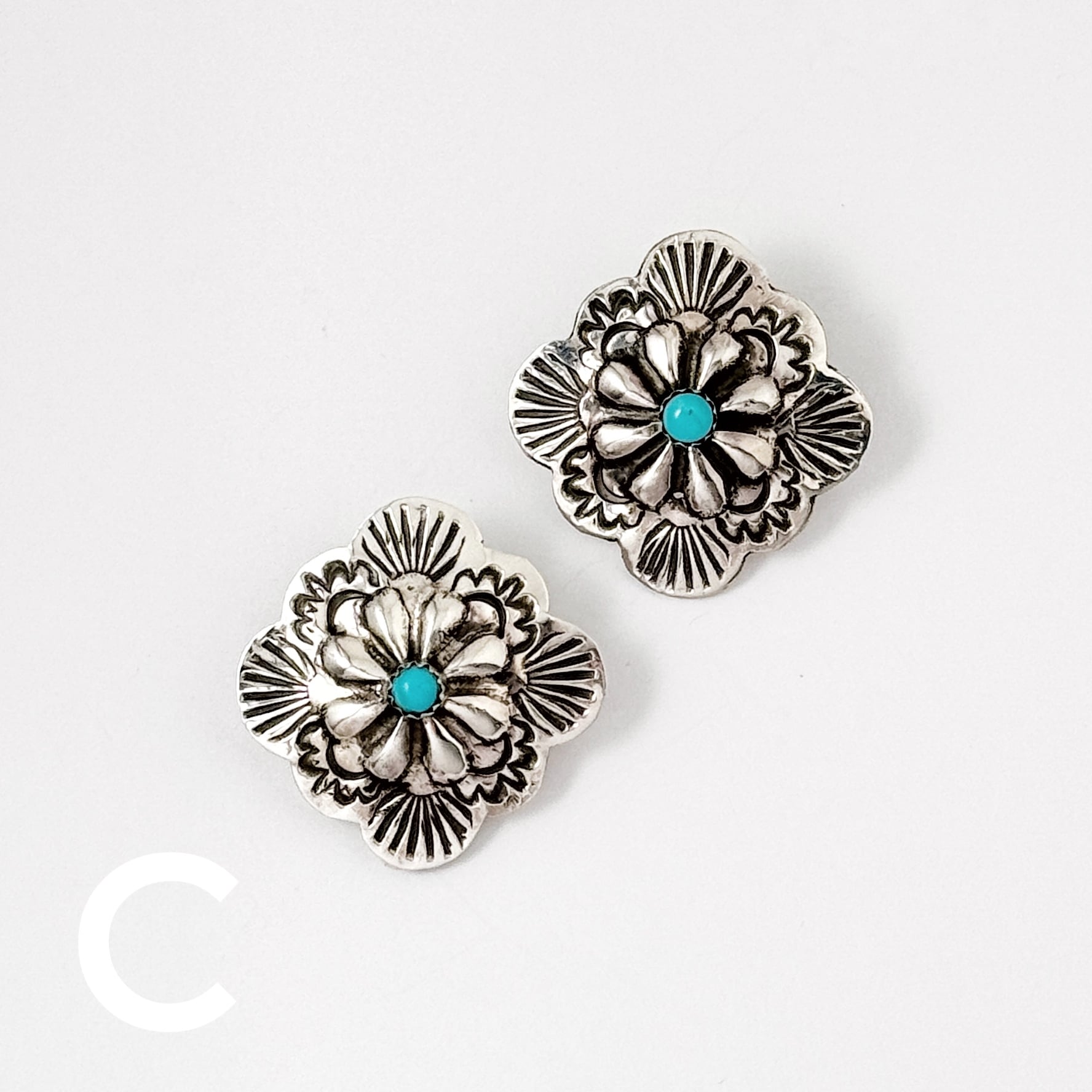 Indian Jewelry》 ターコイズ センター イン コンチョ ピアス | 【公式