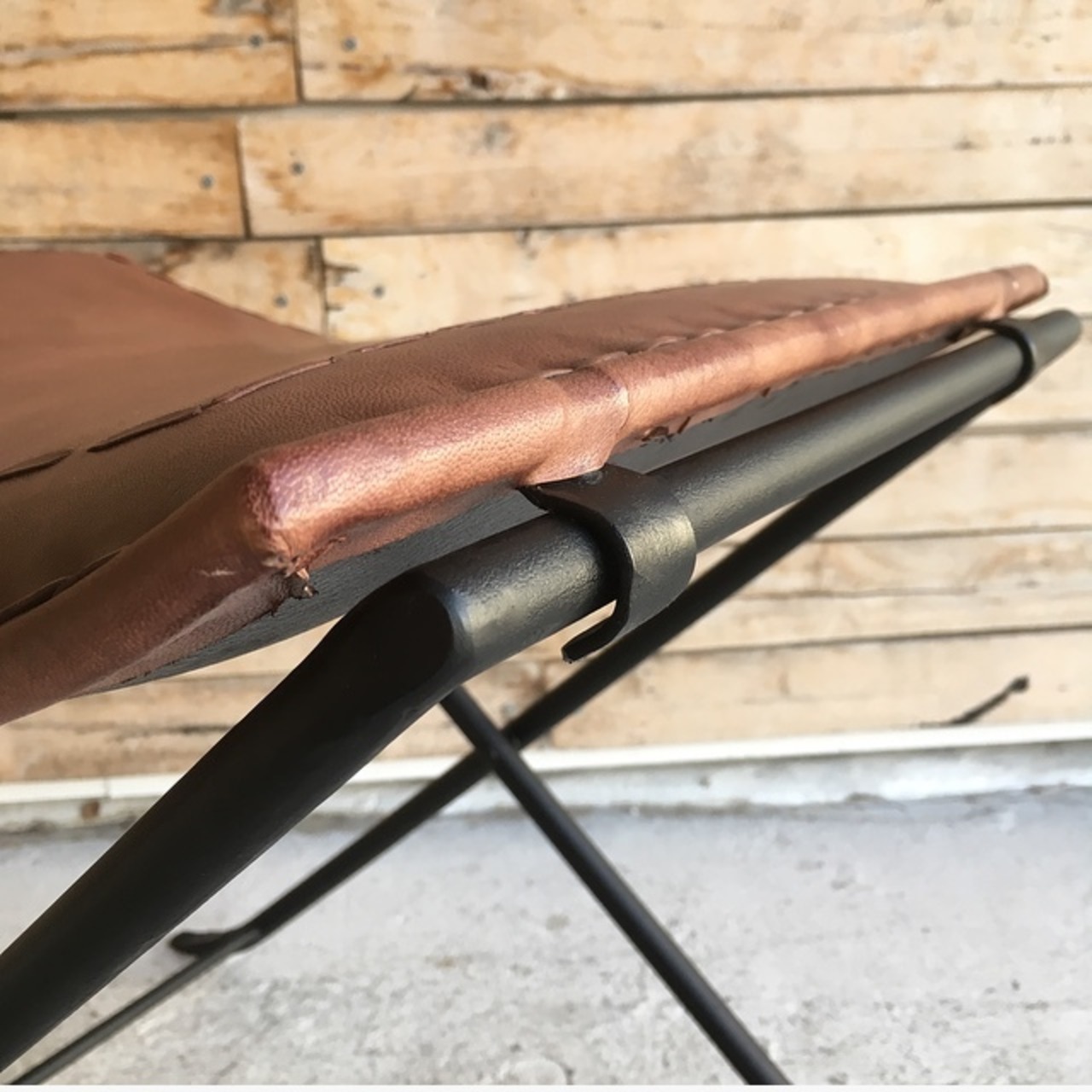 India Goat leather and iron folding stool Dark brown　インド　ゴートレザーアイアンフォールディングスツール　ダークブラウン　イス　山羊革　折りたたみ