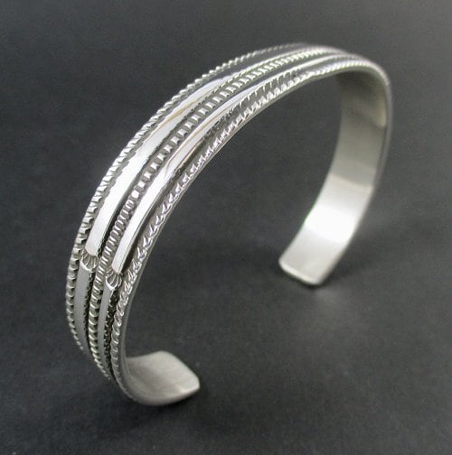 Navajo ブレスレット Bruce Morgan：チゼルワーク シルバー カフ
