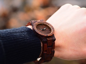 パリサンダの木製腕時計（三つ折りバックルタイプ）