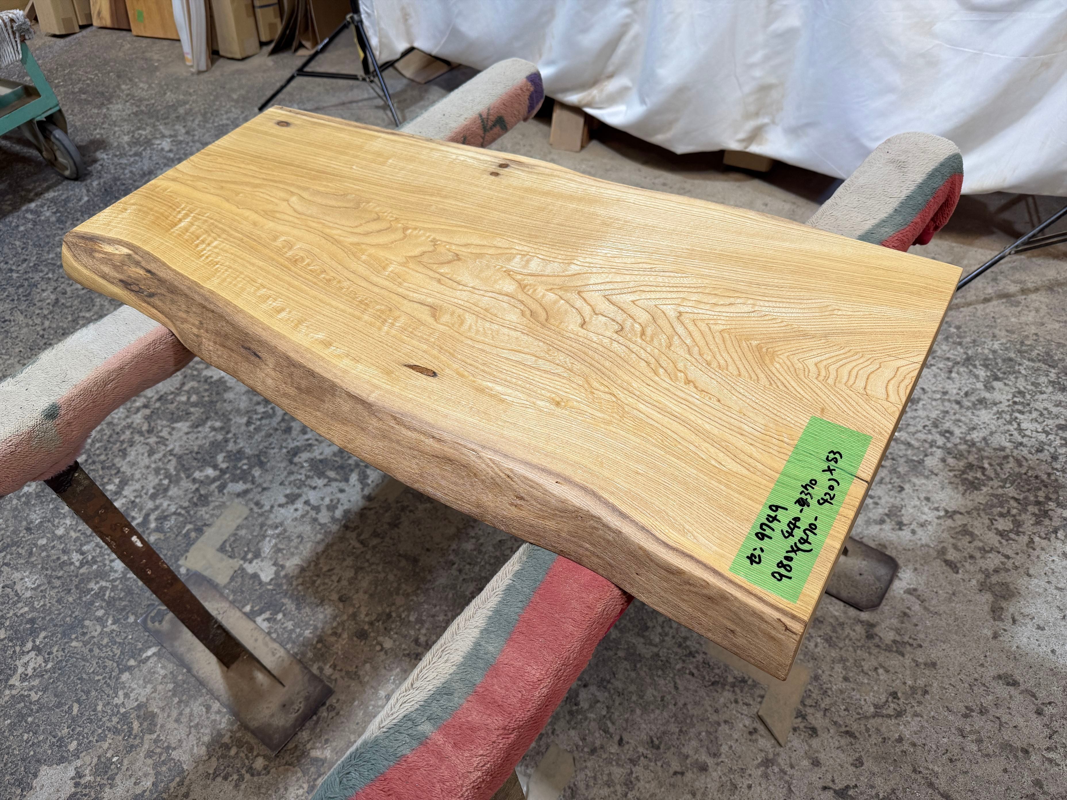 セン9749 一枚板無垢 乾燥材 980x440-370x53mm カウンター ローテーブル センターテーブル テーブル