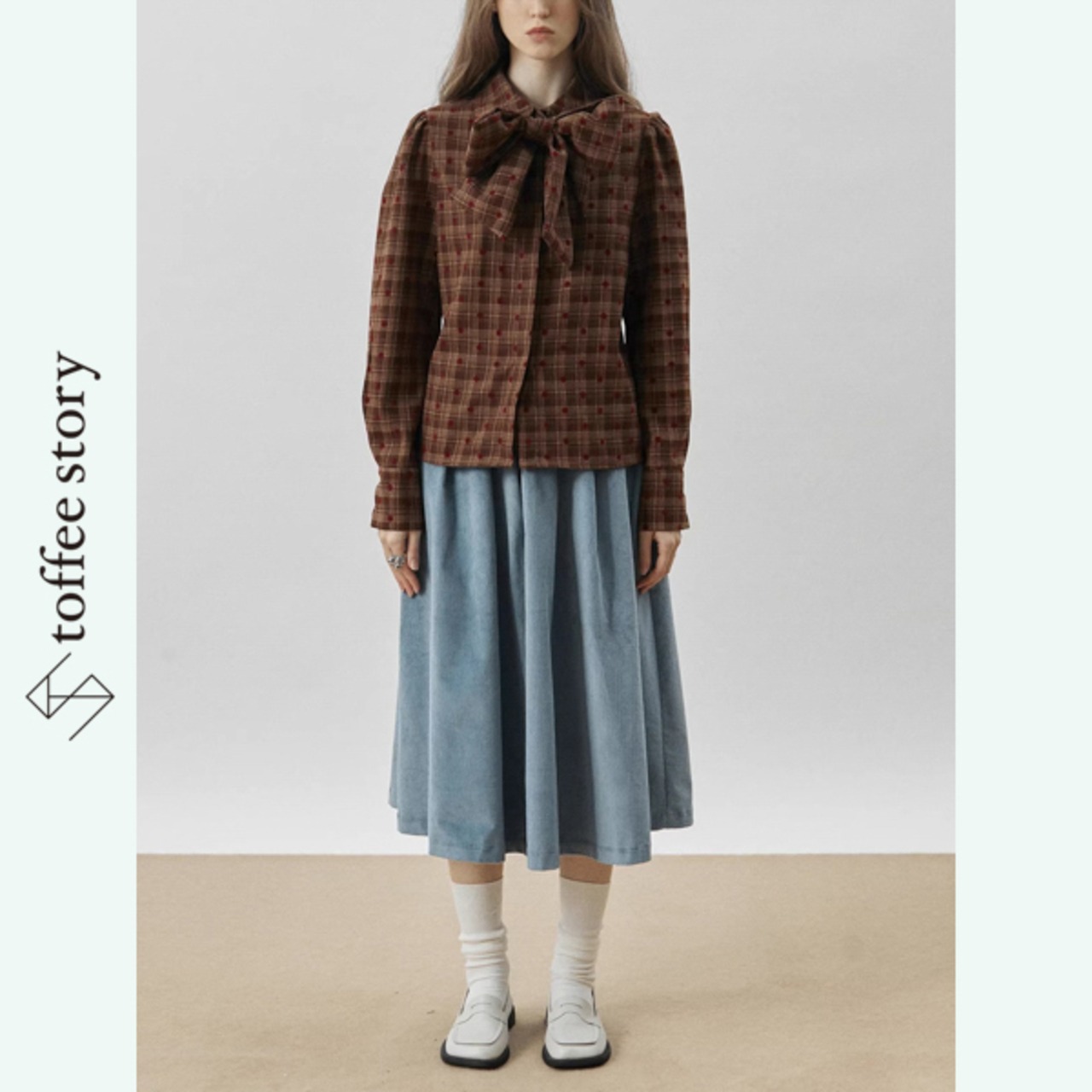 格子に赤が踊る結び：ビッグリボンチェックシャツ《XU0283》