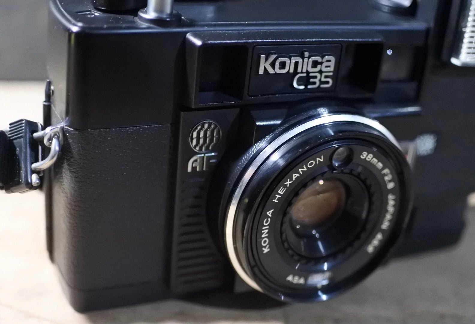 Konica C35 AF フィルムカメラ レトロ 日本メーカー新品 - フィルムカメラ