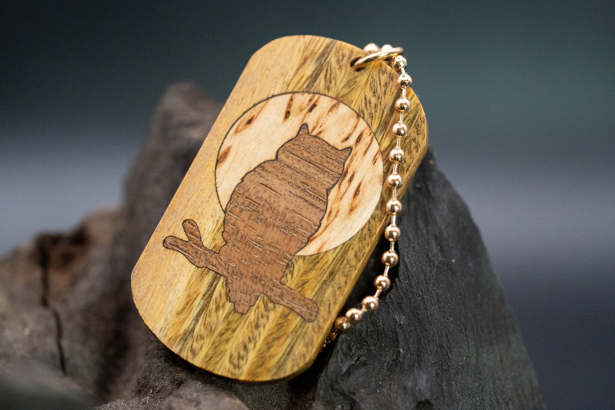 【翡翠の木】 パロサント ツートン ドッグタグ 象嵌 夜とミミズク