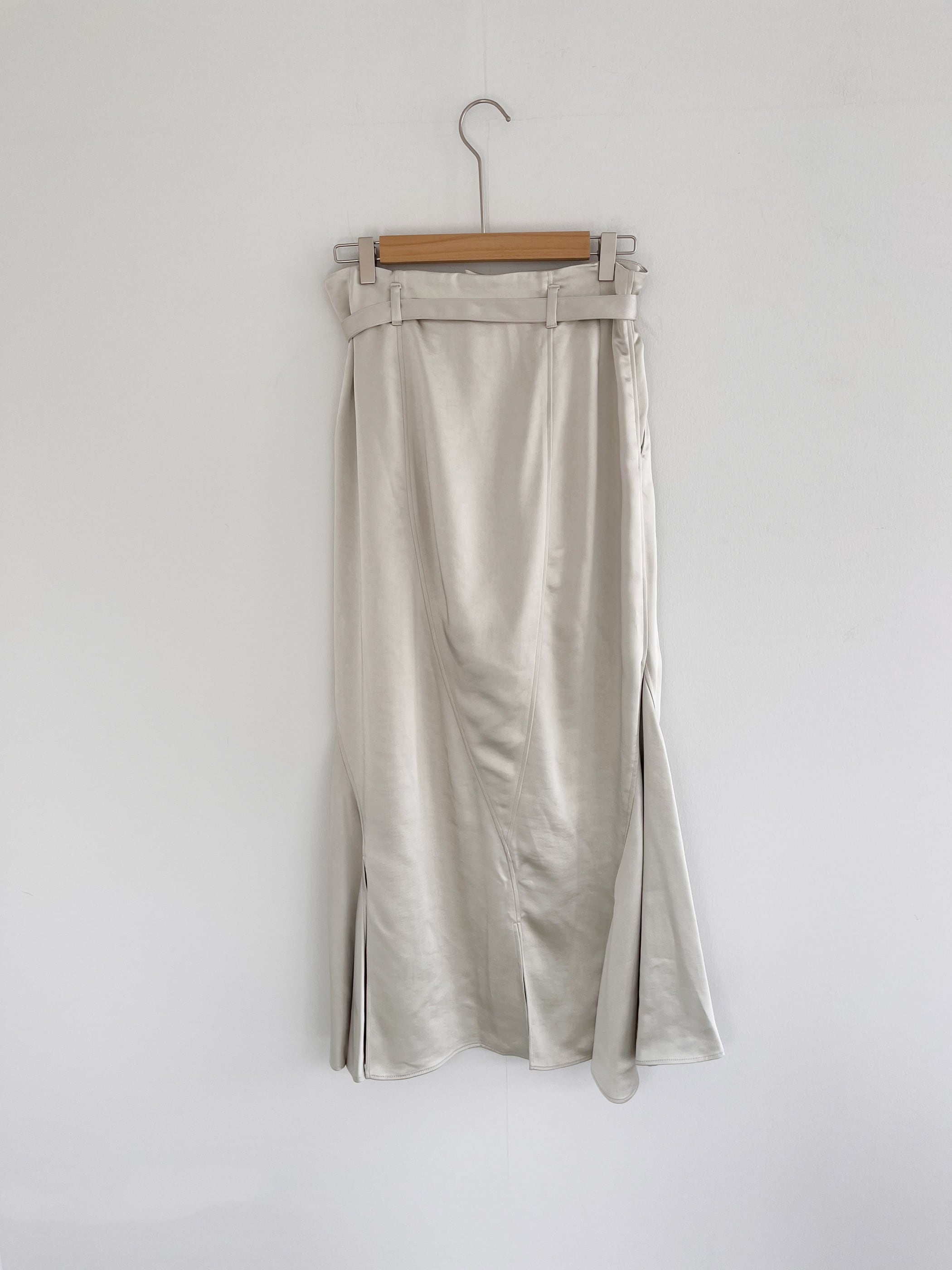 MURRAL　Curvy satin skirt MURRAL Curvy satin skirt | KOKO