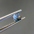 カラーチェンジジルコン 4.6x4.5mm, 0.64ct, ミャンマー産