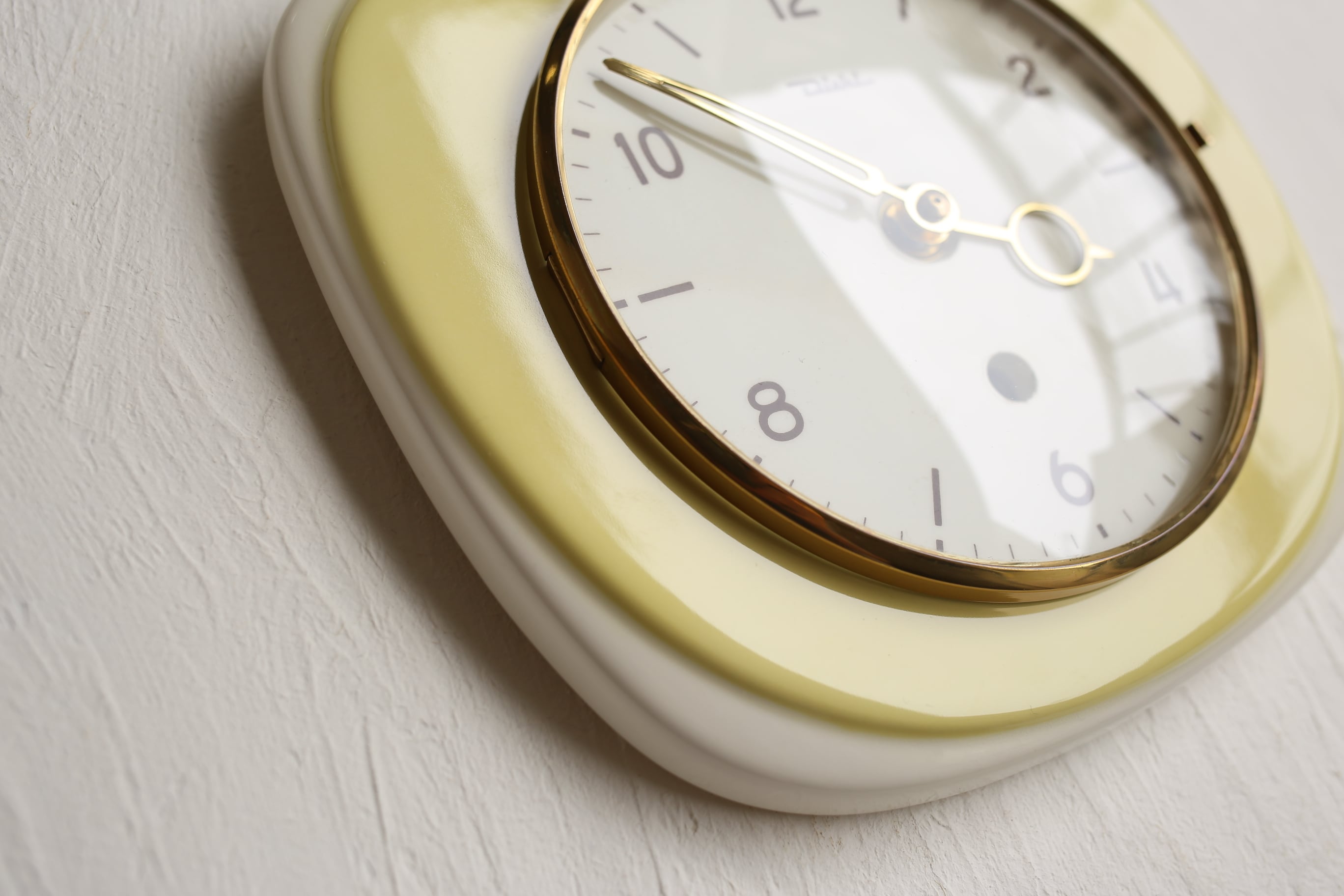 ドイツ アンティーク ヴィンテージ Diehl 陶器 壁掛け時計 黄色 (電池