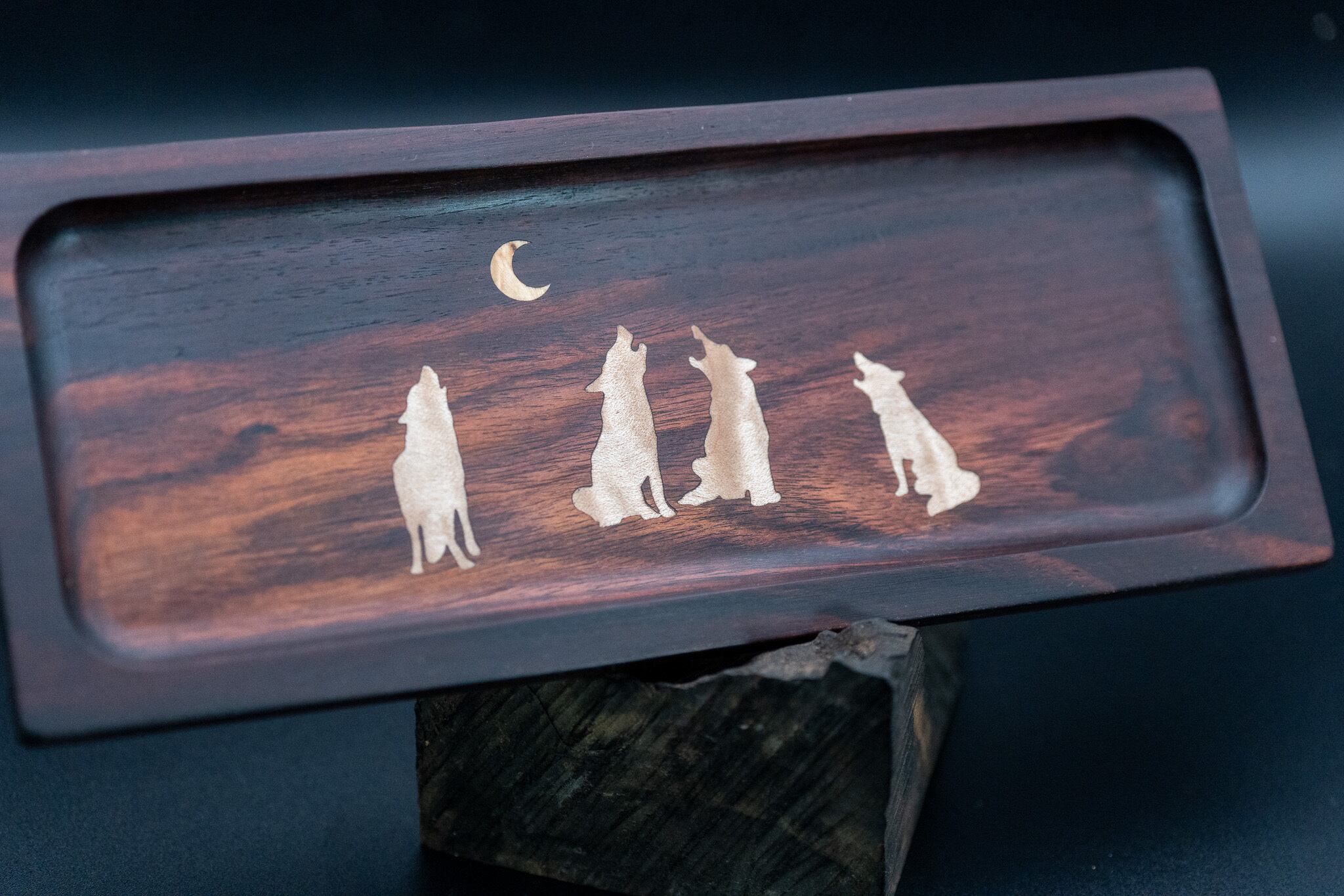 【王室御用達 】 キングウッド ペントレイ 象嵌 月に吠える