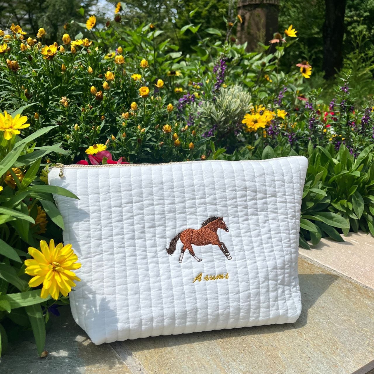 名入れ刺繍】馬刺繍がアクセント！柔らかキルティングのおむつポーチ