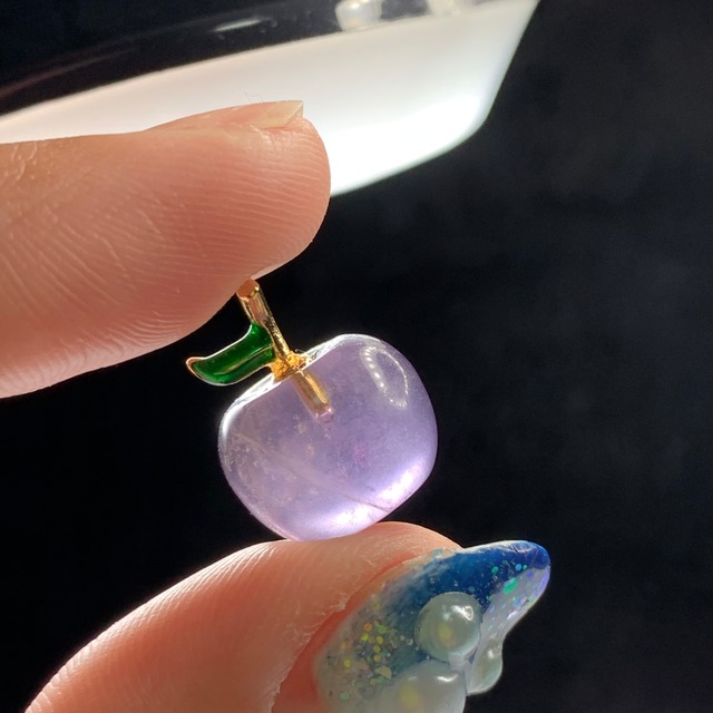 3.フローライトりんご・ペンダントトップ