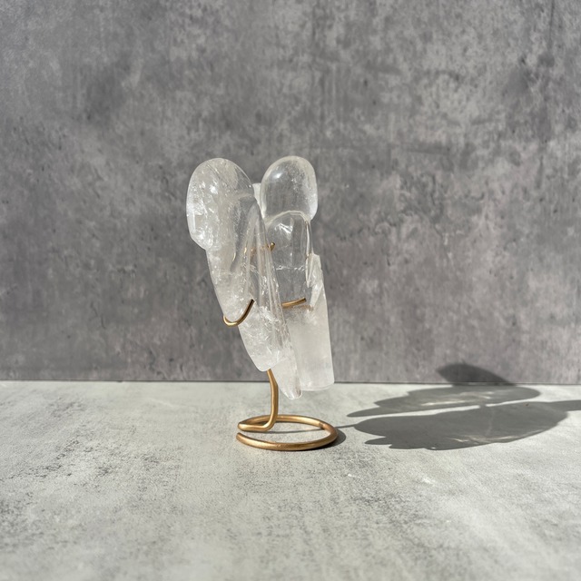 ブラジル・ゴイーア州 クリスタリーナ産 クリアクォーツ エンジェル 彫刻｜スタンド付き