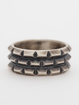 Rusticated Ring (3 row)