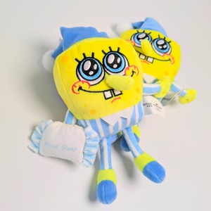 【 SpongeBob SquarePants ( スポンジボブ )  】スポンジボブ パジャマコスチューム with 『Need Sleep』枕ver.  / ぬいぐるみキーホルダー / プラッシュキーホルダー 〚アメリカン雑貨 アメトイ〛