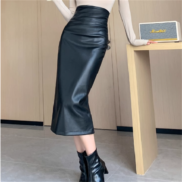 【送料無料】 ロングスカート ペンシルスカート ロング ミモレ タイト PUレザー フレア Aライン ストレート Iライン ハイウエスト 厚手 レザー PU かわいい 大人可愛い きれいめ カジュアル 大人 上品 おしゃれ お洒落 こなれ感 コンサバ系 抜け感 モード系 レディライク 無地 秋 冬 誕生日会 20代 30代 40代 レディース 女性用 ママ服 デート お出かけ お呼ばれ 休日 アウトドア お茶会 女子会 授業参観 パーティー 着回し 普段使い 体型カバー 脚長 定番 プチプラ 着痩せ