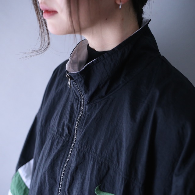 "NIKE" 刺繍 front and back logo design XXL over silhouette nylon blouson