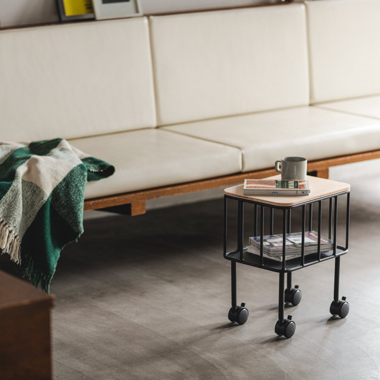 クロテツ スリッパラック【FKU1103】 | 株式会社杉山製作所 鉄家具と暮らす