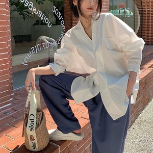 レディース シャツ ブラウス 長袖 Vネック 襟なし ノーカラー オーバーサイズ きれいめ シンプル カジュアル 上品 おしゃれ こなれ感 ラフ ルーズ 存在感 抜け感 ナチュラル 無地 春 夏 秋 ロングシーズン ママ 10代 20代 30代 40代 学生 通学 学校 デート お出かけ 旅行 女子会 休日 ホテル ショッピング コンサート ライブ お花見 合コン コンパ カフェ 楽ちん 体型カバー プチプラ 普段使い 着回し 定番 S M L XL ビッグ ゆったり ゆる 白 ベーシックカラー 春カラー