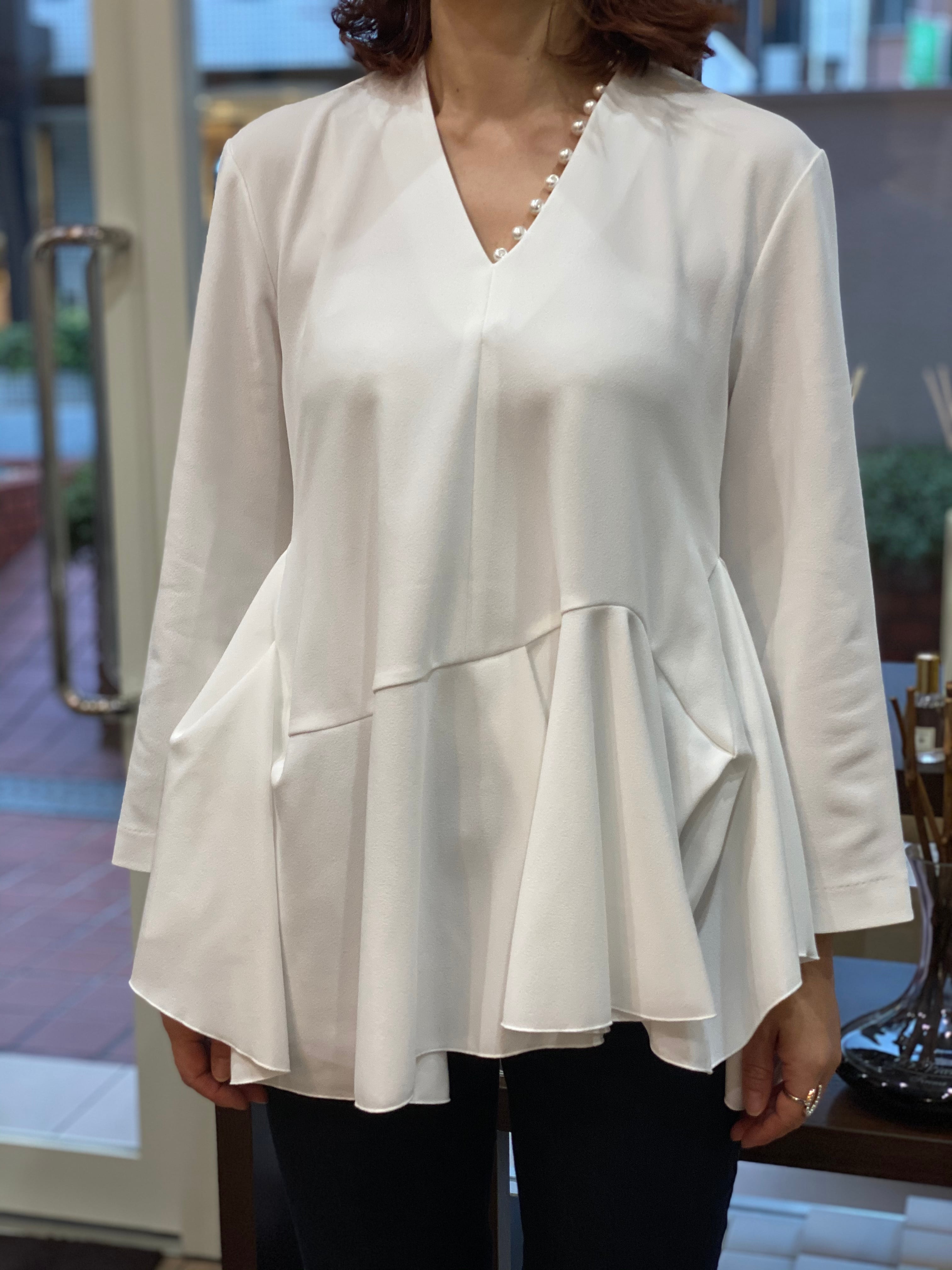 hue DAY TO EVENING ペプラムパールブラウス BLOUSE-