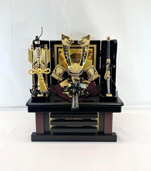 兜 5号 G558-1 中鍬形兜セット 黒収納 三曲 屏風 弓太刀付き　五月人形　兜飾り　コンパクト　端午の節句　初節句　お祝い　こどもの日　海外へのお土産　こだわりの兜　日本文化　日本伝統　日本土産　菖蒲の節句　節句飾り　かぶと　虎　龍　竜　伝統工芸