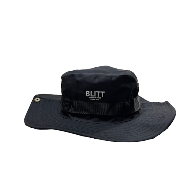 WIHT STRIBG LOGO BUKETHAT BLACK