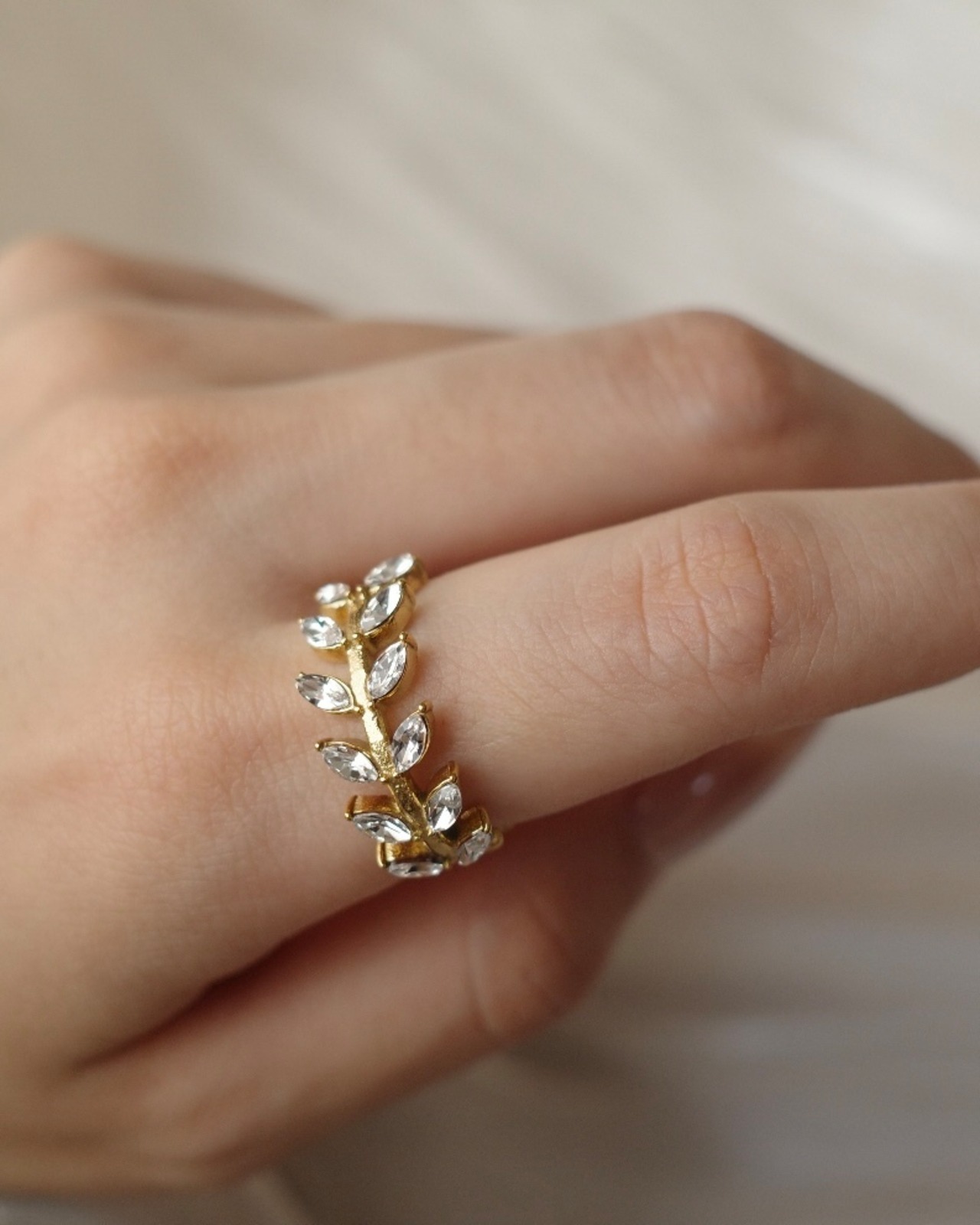 gentle leaf ring