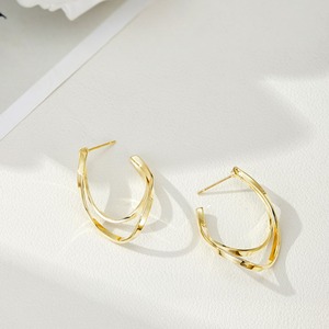 ディストーテッドツイストゴールドピアス 00466