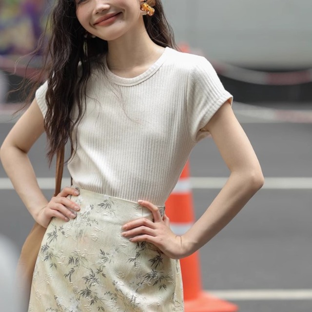 ラウンドネックリブTシャツ