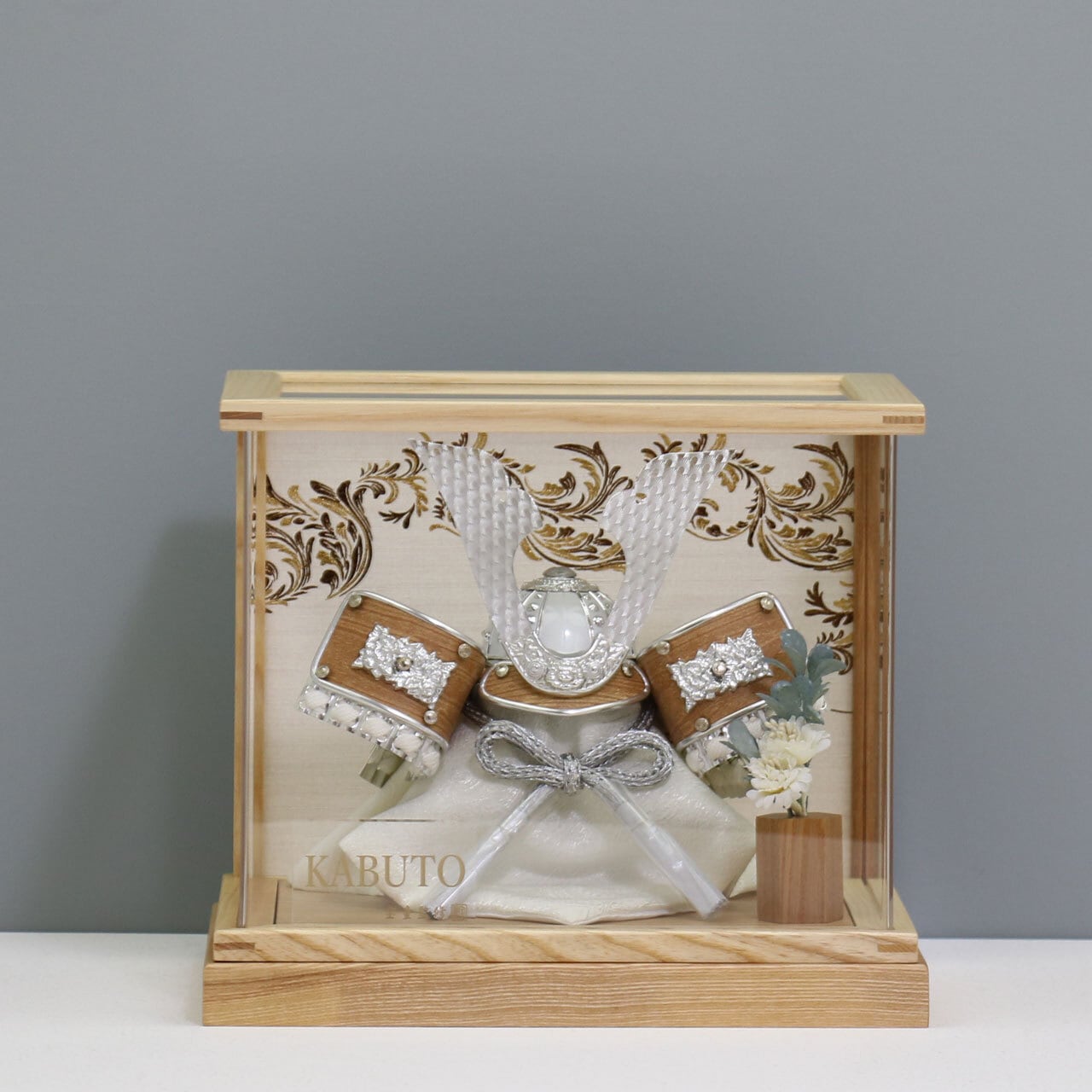 【銀茶中鍬兜】 兜飾り アクリルケース飾り 五月人形|木製|和モダン|フラワー|コンパクト