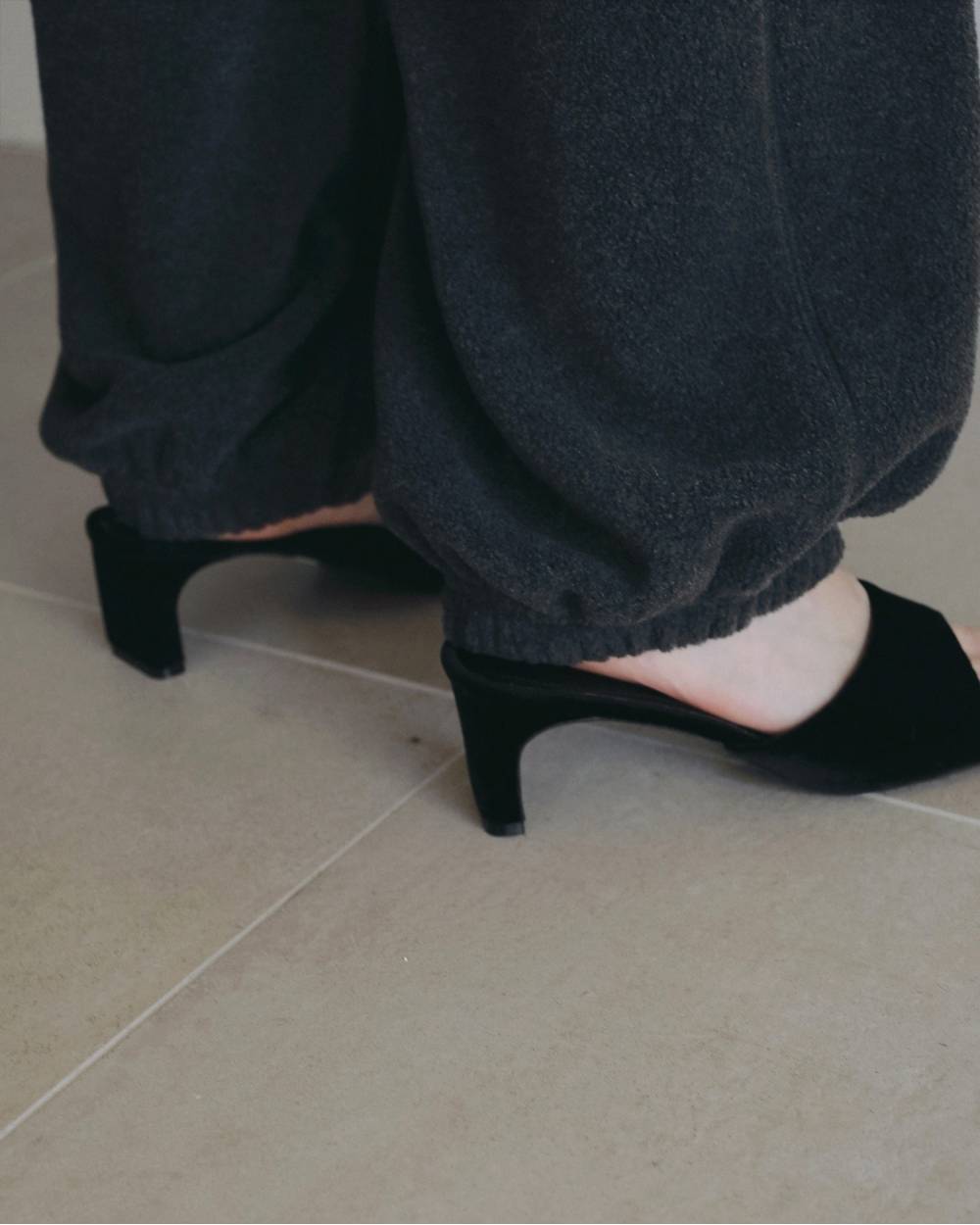 anuke(アンヌーク) Squaretoe Velour Mule | サウスオレンジ｜メンズ