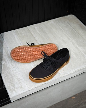 VANS / AUTHENTIC