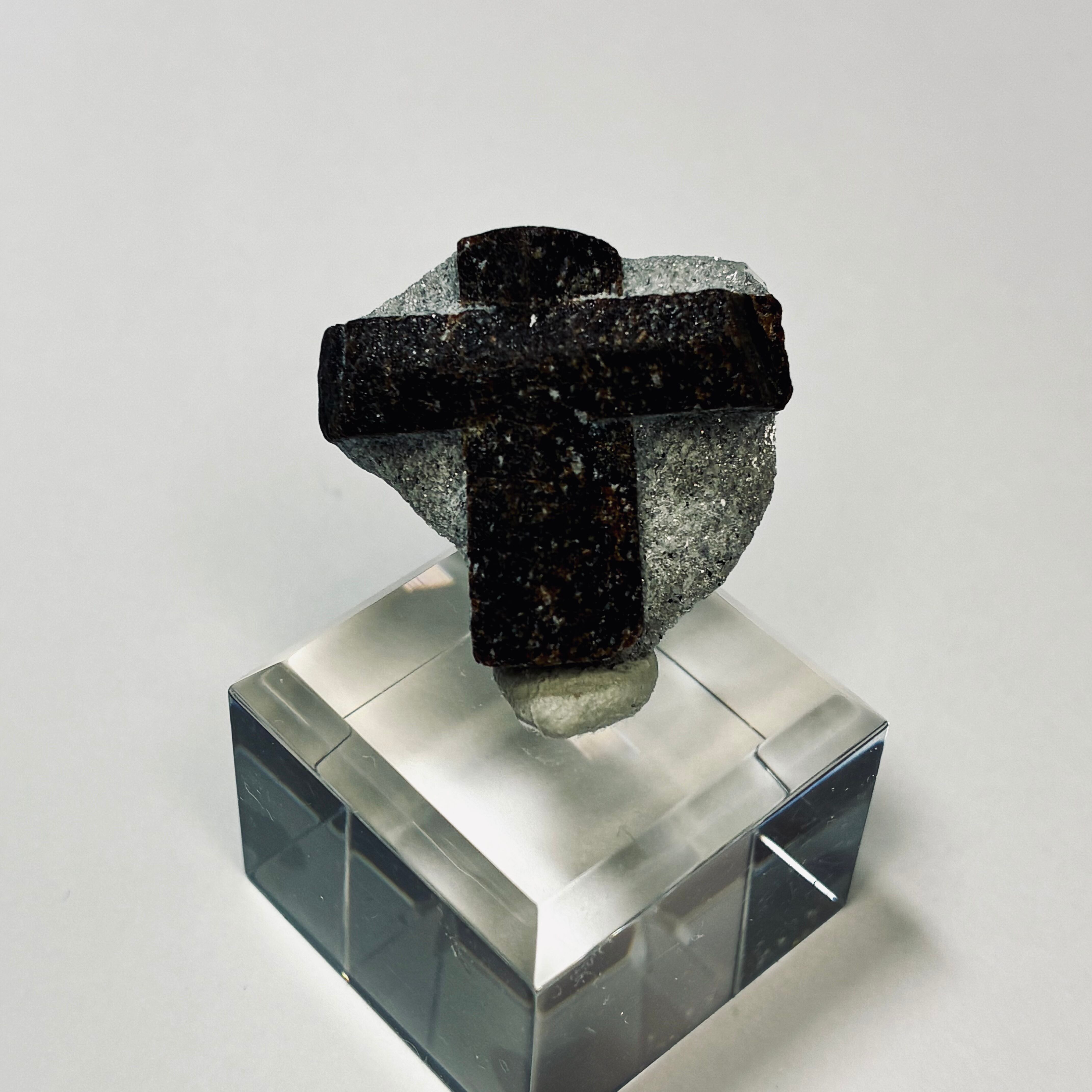 スタウロライト（十字石） | World Minerals 世界中の天然石・鉱物原石
