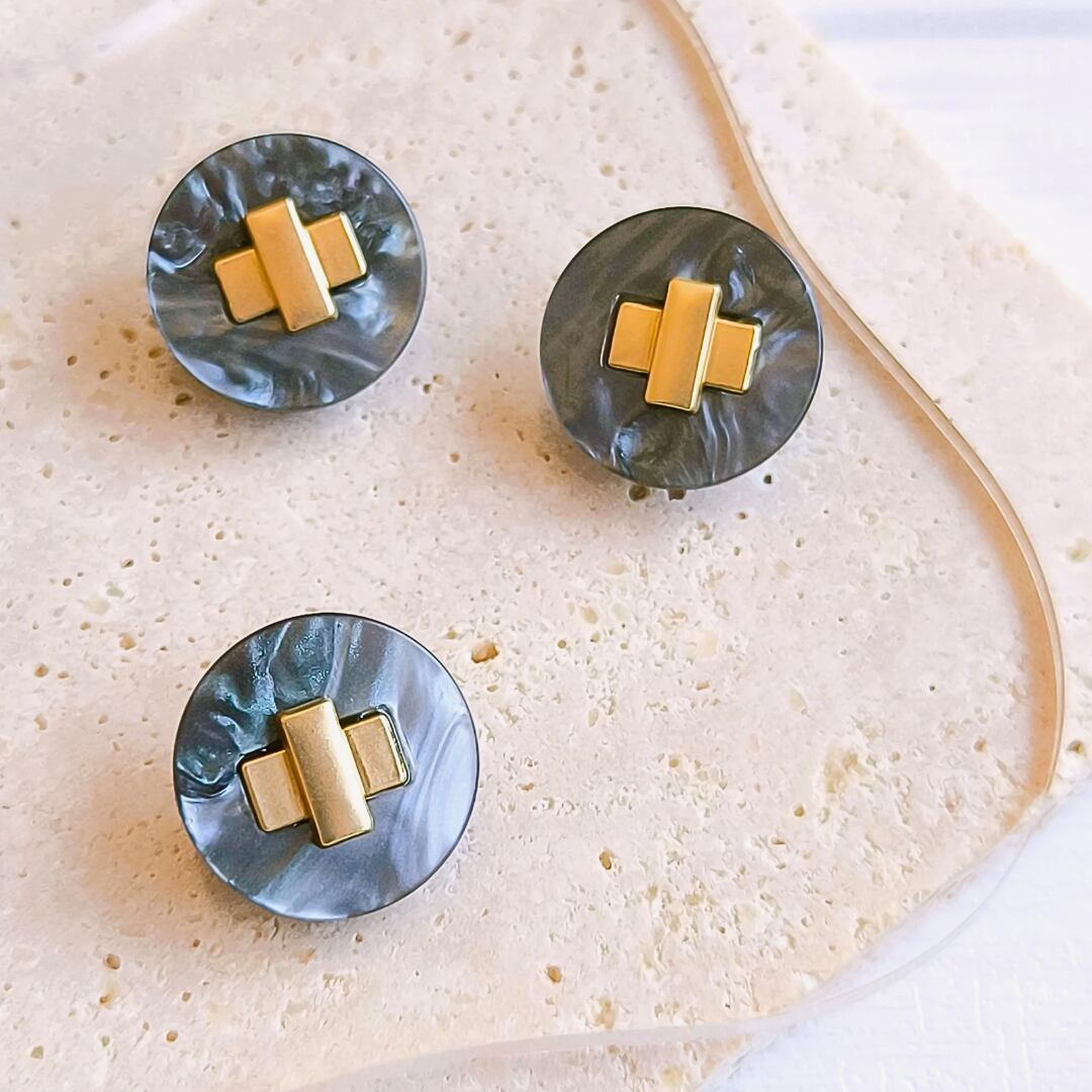 パール光沢シェル調ボタン(ダークグレー) 18mm シャンクボタン インポート 輸入