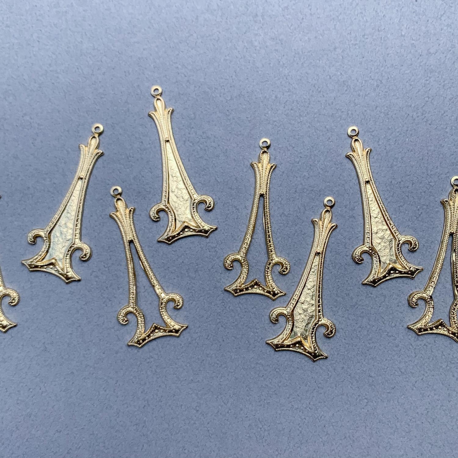 最終入荷〉USA真鍮 三角風プレートチャーム | Dua-アクセサリーパーツ
