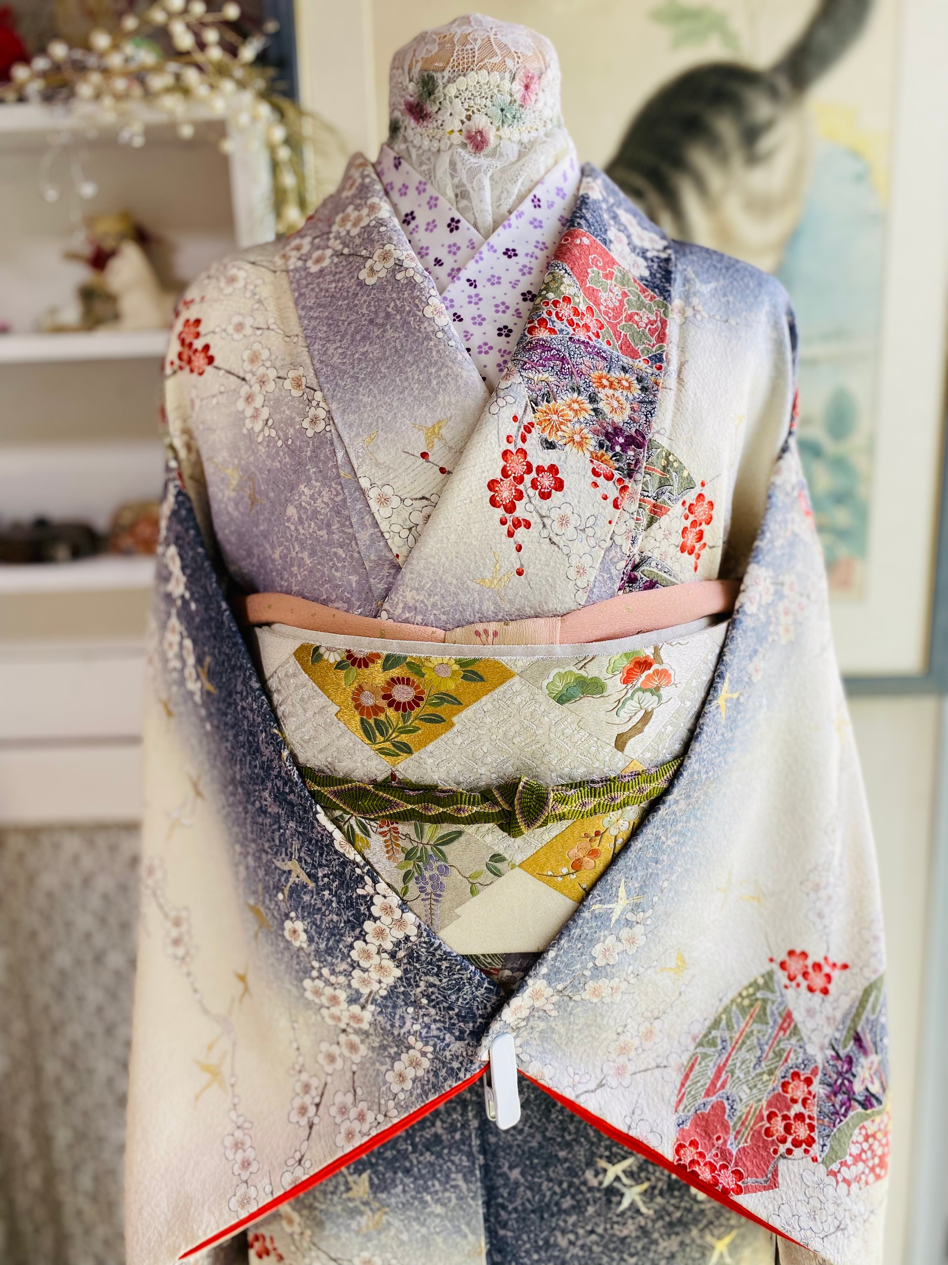 ❤️落ち着いた花文様　正絹縮緬小紋　超美品　新品畳紙付き 高島屋謹製】幻想の花咲く高級縮緬小紋 | 猫紋 | NYAMON. Inc.