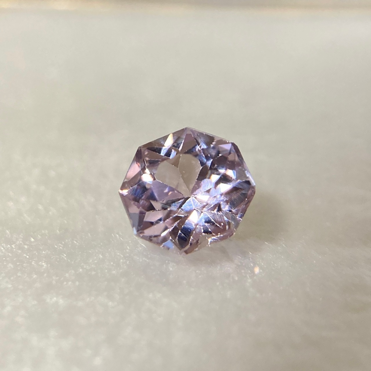 お花みたいな スピネル 0.898ct ピンク 簡易ソーティング付き No.190