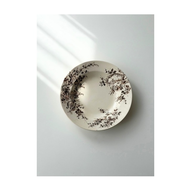 Choisy le roi　ショワジールロワ　/　“Pompadour”　brown　ポンパドールの平皿プレート