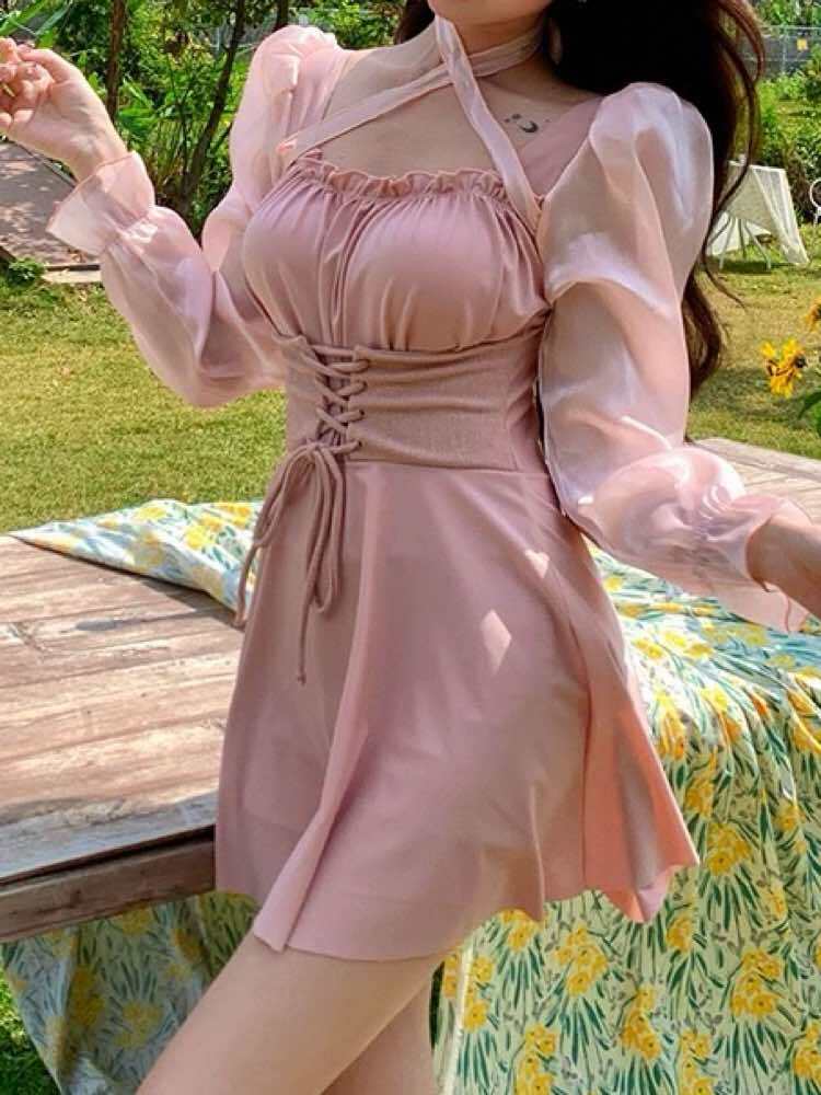 ドラマチックな魅力でビーチの主役に シアーロングスリーブコルセット